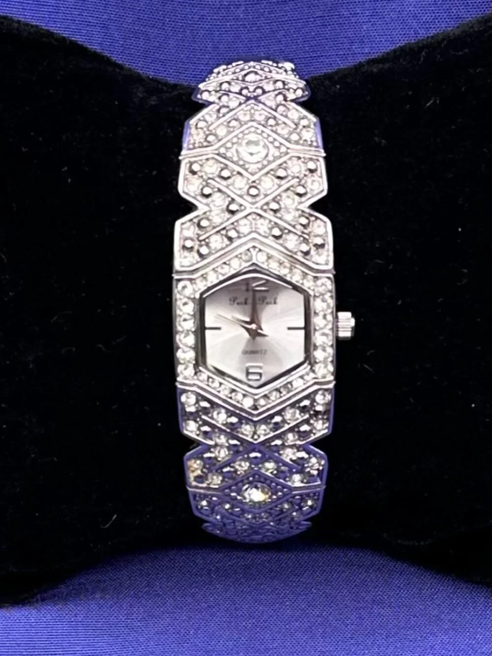 Peck & Peck Women’s Crystal Quartz Watch New Battery